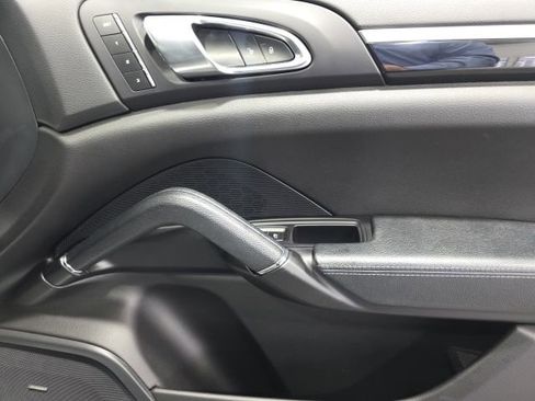 Used 2017 Porsche Cayenne S image 19