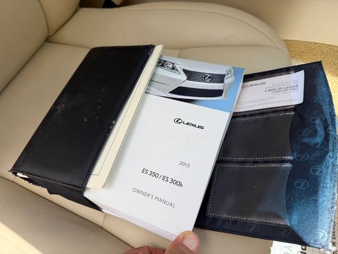 Used 2013 Lexus ES 350 w/ Premium Pkg FWD image 10