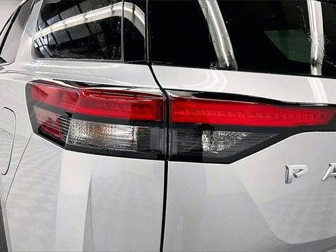 New 2025 Nissan Pathfinder S image 17