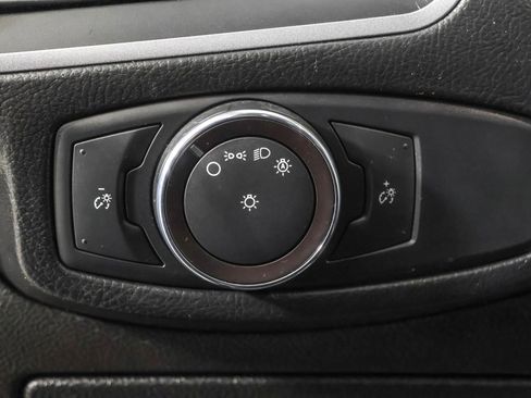 Used 2018 Ford Edge SE image 22