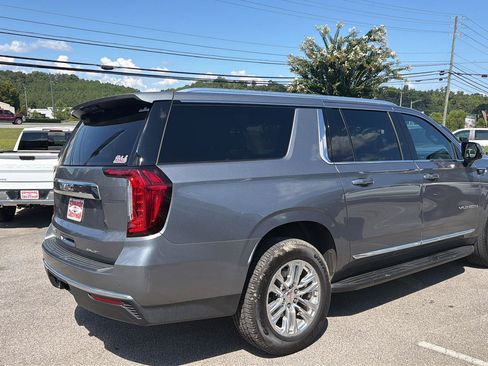 Used 2021 GMC Yukon XL SLT w/ SLT Premium Package RWD image 3