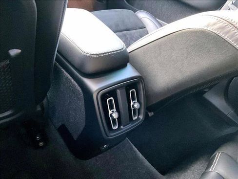 Used 2022 Volvo XC40 P8 Recharge Plus image 22