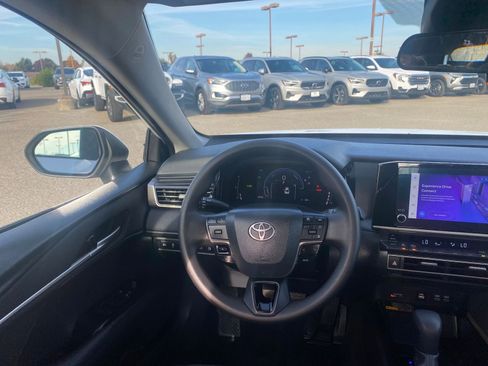 Used 2025 Toyota Camry LE image 34