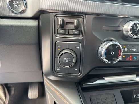 Used 2024 Ford F250 Platinum image 35