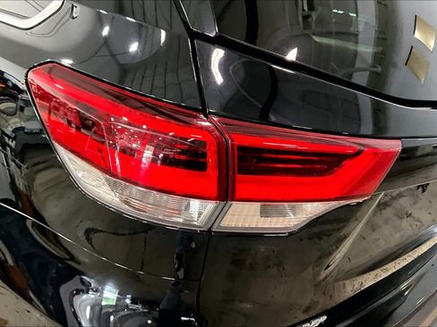 Used 2018 Toyota Highlander XLE AWD/4WD image 28