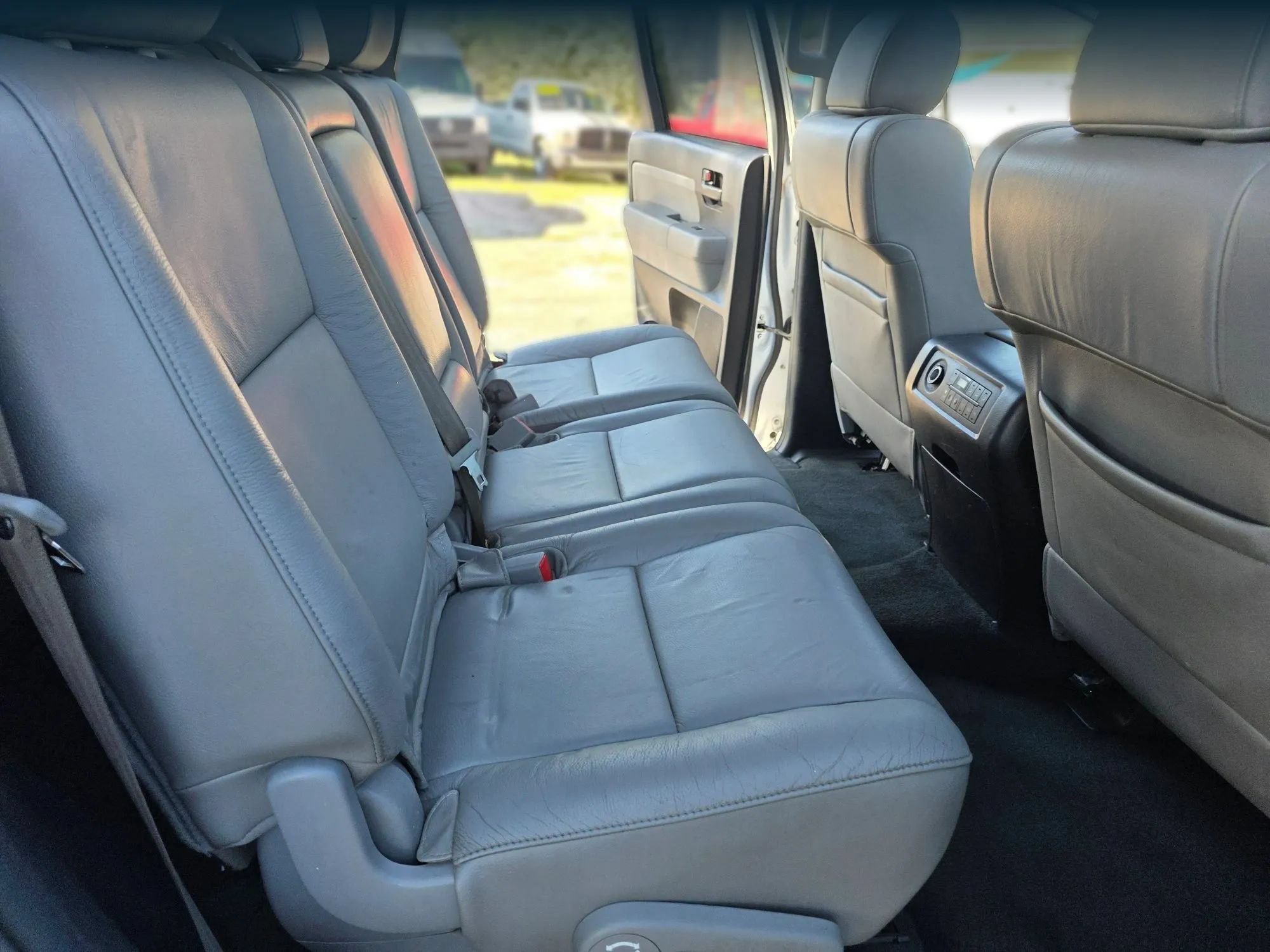 Used 2015 Toyota Sequoia SR5 w/ Premium Package RWD image 38