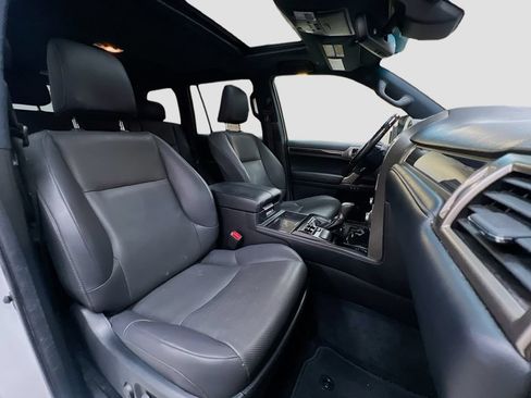 Used 2020 Lexus GX 460 Premium w/ Premium Package AWD/4WD image 31