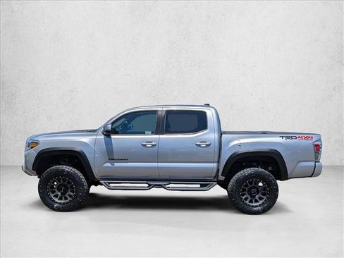 Used 2022 Toyota Tacoma TRD Off-Road w/ TRD Premium Off Road Package AWD/4WD image 9