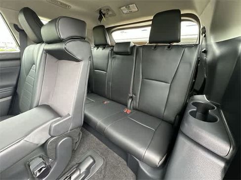 New 2024 Toyota Highlander XLE image 19