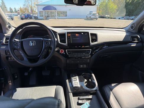 Used 2018 Honda Pilot Touring image 9
