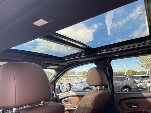 Used 2023 Nissan Titan Platinum Reserve w/ Moonroof Package image 30