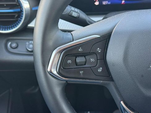 Used 2025 Chevrolet Trax LT w/ LT Convenience Package image 19