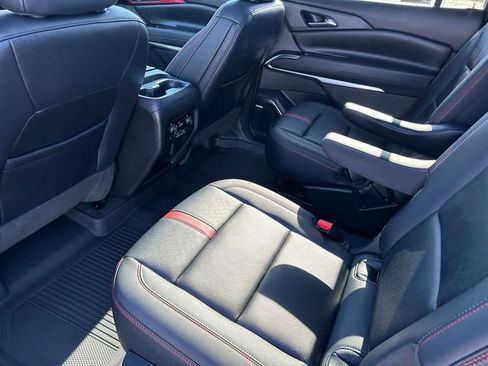 Used 2024 Chevrolet Traverse RS image 12