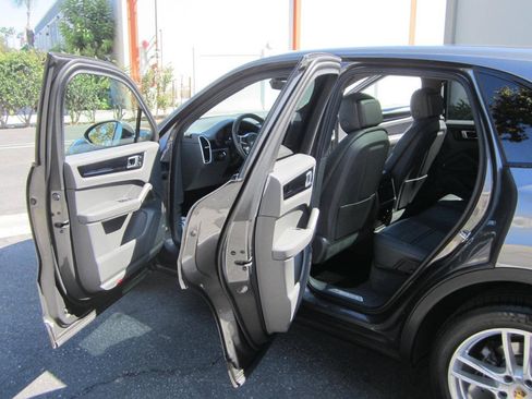 Used 2019 Porsche Cayenne AWD/4WD image 26