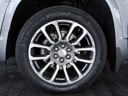 Used 2022 GMC Acadia Denali w/ Denali Ultimate Package FWD image 25