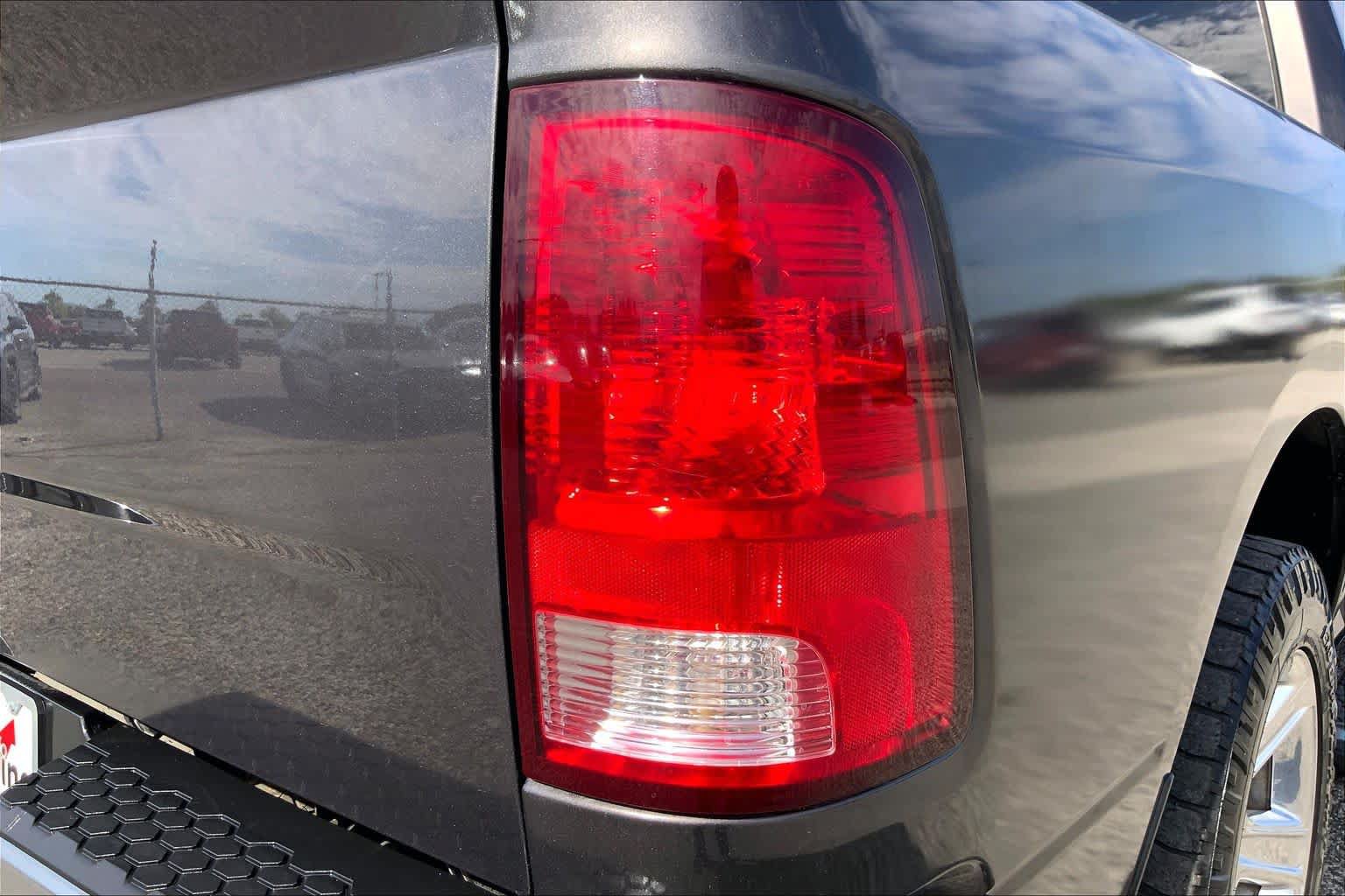 Used 2017 RAM 1500 SLT RWD image 10