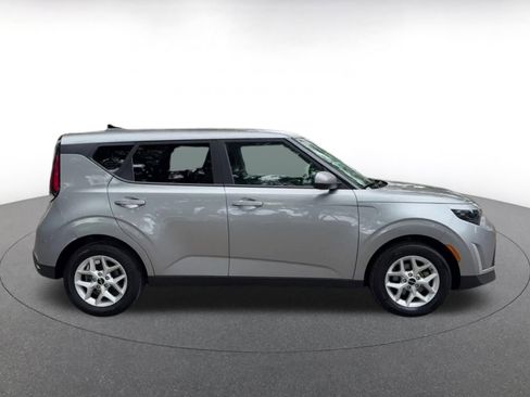 Used 2025 Kia Soul LX w/ LX Technology Package image 16