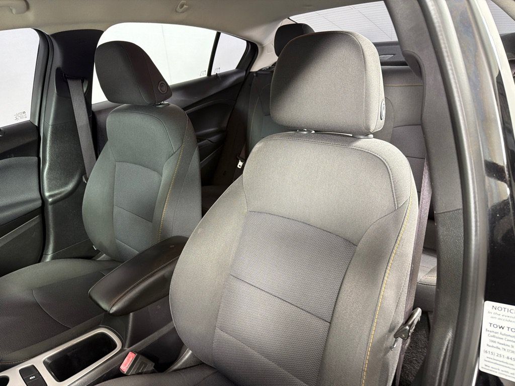 Used 2017 Chevrolet Cruze LS FWD image 8