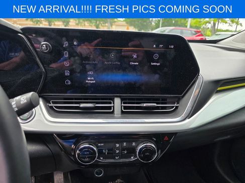 Used 2025 Chevrolet Trax LT w/ Driver Confidence Package FWD image 11