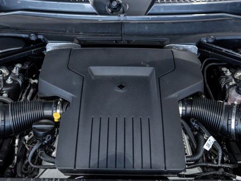 Used 2025 Land Rover Defender 110 image 18