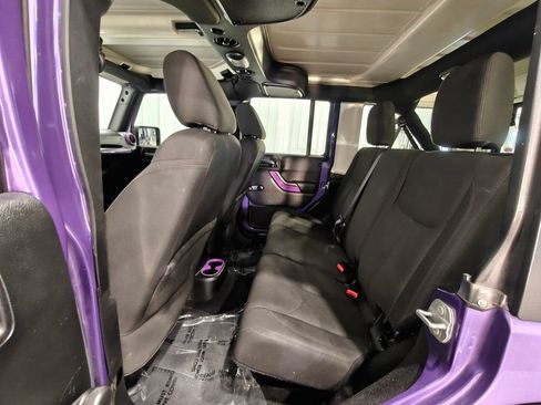 Used 2018 Jeep Wrangler Unlimited Sport w/ Connectivity Group AWD/4WD image 25