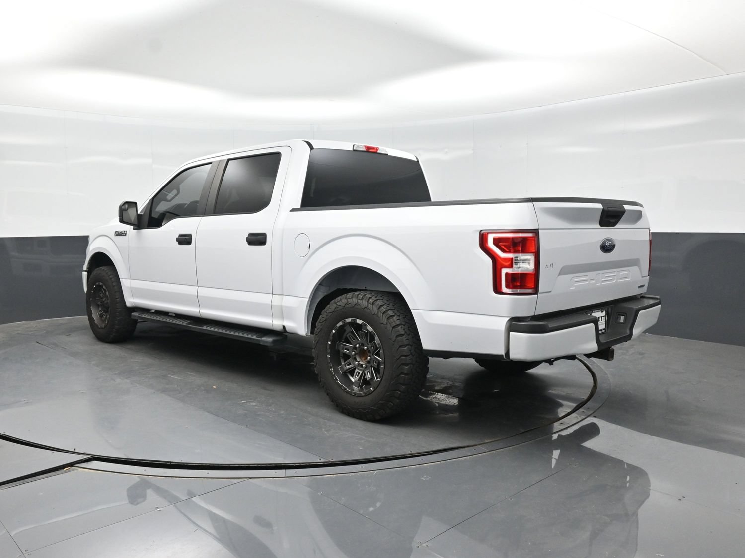 Used 2019 Ford F150 XL w/ Equipment Group 101A Mid RWD image 4