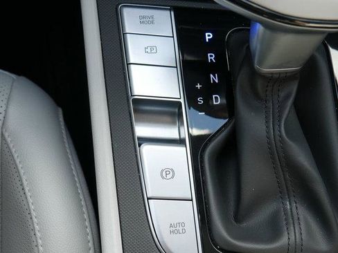 Used 2023 Hyundai Elantra Limited image 24