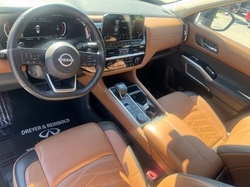 Used 2025 Nissan Pathfinder Platinum AWD/4WD image 13