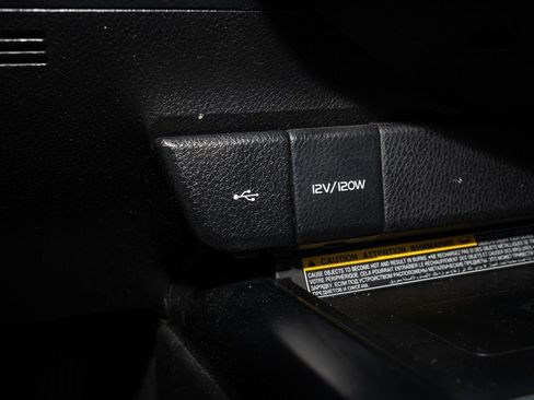 Used 2020 Toyota Camry SE image 8