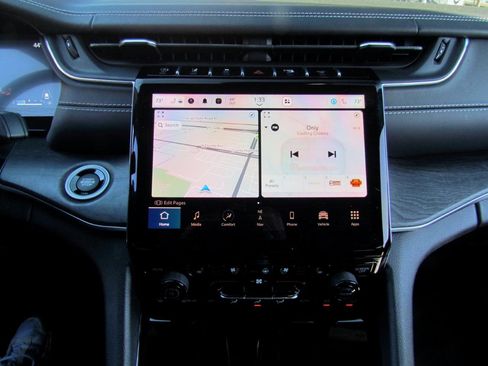 Used 2023 Jeep Grand Cherokee Overland w/ Luxury Tech Group IV image 29