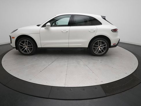 Certified 2023 Porsche Macan AWD/4WD image 2