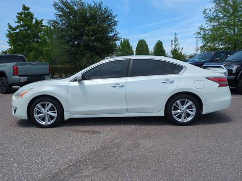 Used 2015 Nissan Altima 2.5 SV w/ Convenience Package FWD image 3