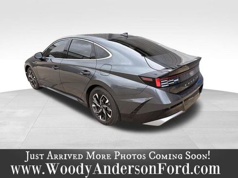 Used 2025 Hyundai Sonata SEL FWD image 4