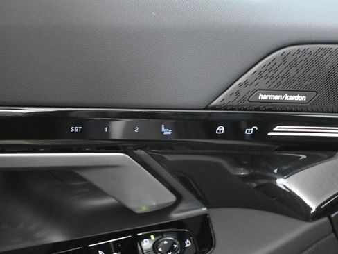 Used 2026 BMW 530i xDrive w/ Premium Package image 29