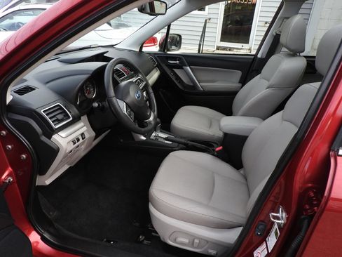Used 2016 Subaru Forester 2.5i Limited AWD/4WD image 5