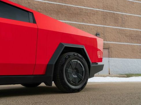 Used 2025 Tesla Cybertruck AWD Crew Cab image 30