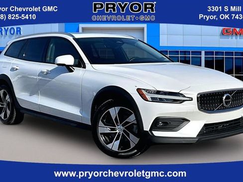 Used 2025 Volvo V60 B5 Cross Country Plus AWD/4WD image 1