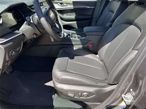 New 2026 Jeep Grand Cherokee Limited image 13