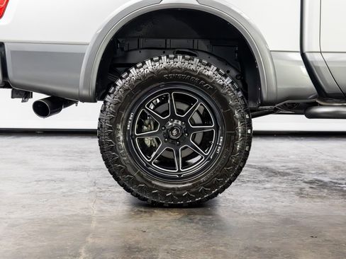 Used 2019 Nissan Titan PRO-4X image 26