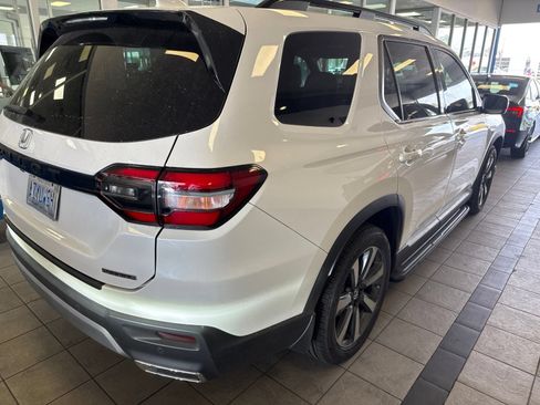 Used 2024 Honda Pilot Touring image 4