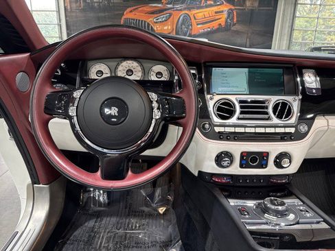 Used 2017 Rolls-Royce Dawn image 14