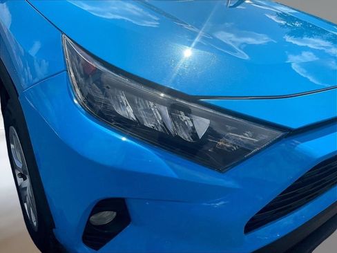 Used 2021 Toyota RAV4 LE w/ Carpet Mat Package (TMS) FWD image 27
