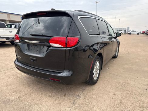 Used 2021 Chrysler Voyager Lxi FWD image 7