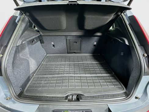 Used 2023 Volvo XC40 B4 Plus FWD image 29