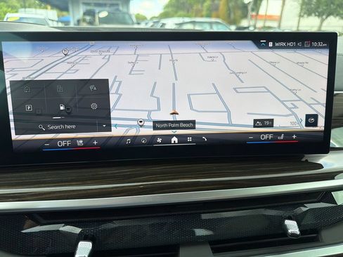 Used 2024 BMW X7 xDrive40i w/ Premium Package AWD/4WD image 9