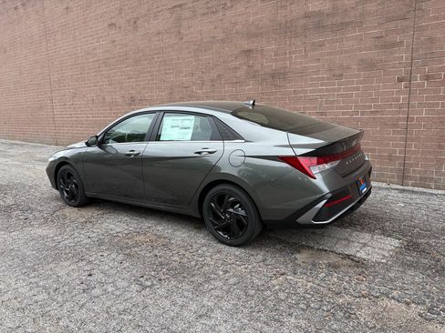 New 2026 Hyundai Elantra SEL Sport Premium FWD image 3