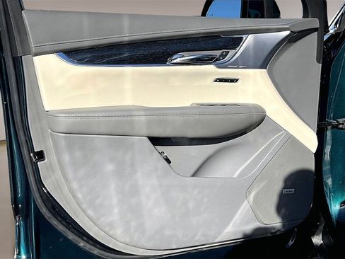 Certified 2025 Cadillac XT6 Premium Luxury image 18