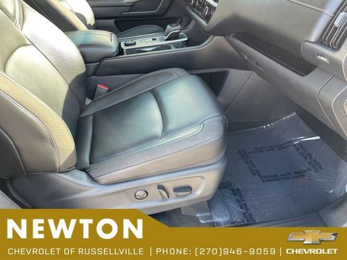 Used 2025 Nissan Pathfinder SL AWD/4WD image 28