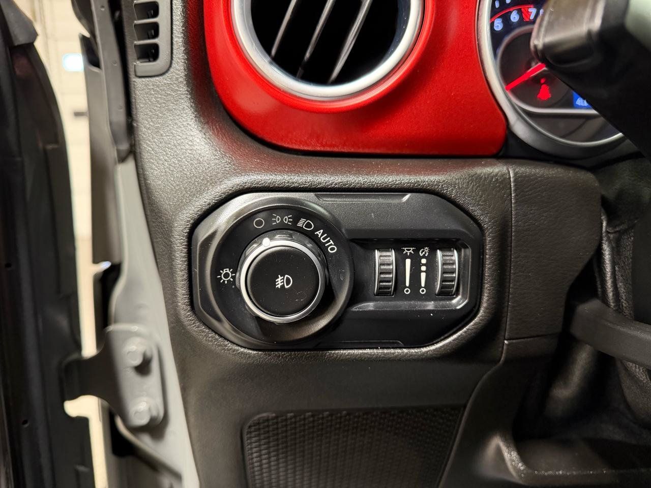 Used 2019 Jeep Wrangler Unlimited Rubicon AWD/4WD image 13