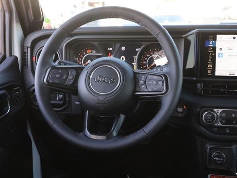 Used 2025 Jeep Wrangler Unlimited Rubicon image 26